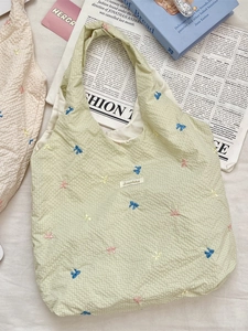 Sac à main à carreaux vert clair avec broderies nœuds colorés et bandoulière décontractée