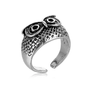 Detail of owl ring with realistic feather texture and adjustable band in retro silver