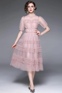 Robe rose à manches bouffantes en dentelle et mesh pour femme style élégant