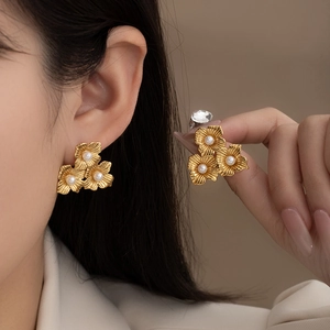 Elegant 18k gold plated stainless steel floral earrings with pearls for women