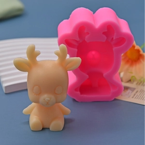 Stampo in silicone rosa a forma di cervo per torte e fai-da-te con cervo arancione finito
