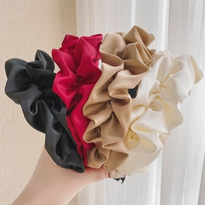 Serre-têtes élégants en satin froncé en quatre couleurs rétro pour un look capillaire chic