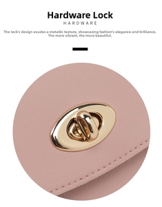 Gros plan du sac en cuir rose avec fermoir rotatif ovale doré et détails de couture