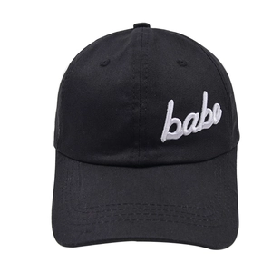 Klassische schwarze Baseballkappe mit weißer babe-Stickerei aus hochwertigem Baumwoll-Canvas
