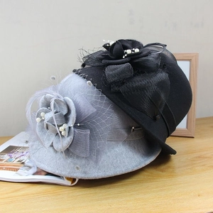Chapeau cloche élégant en feutre de laine avec fleur 3D, voile et perles pour femme