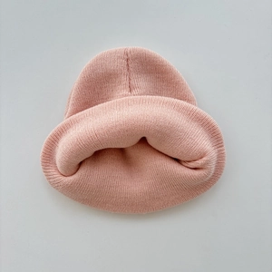 Thick double-layered warm knit beanie for kids with bear patch in soft pink color