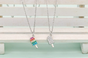 Collier avec pendentif glace en argent orné de pierres de zircone multicolores