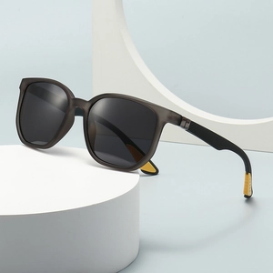 European Fashion Polarized Sunglasses For Men Women UV400 Protection Square TR90 Frame Carbon Fiber Texture Trendy Eyewear