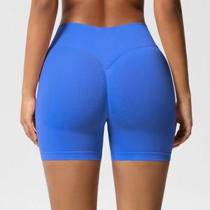 Détail du short de yoga bleu roi sans couture avec taille haute et couture fessier
