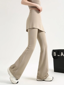 Pantalon de yoga évasé taille haute beige avec jupe intégrée et surpiqûres contrastées