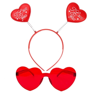 Vue détaillée du serre-tête à cœurs rouges pailletés et des lunettes de soleil de fête