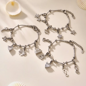 Poliertes Edelstahl-Armband-Set mit Stern-, Herz- und Schmetterlingsanhängern