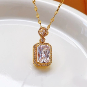 Square zircon pendant necklace in gold-plated titanium steel with sparkling halo finish