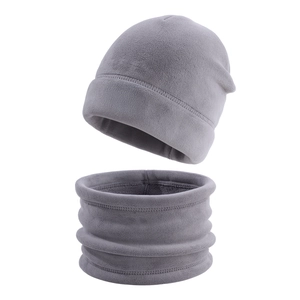 Graues Kinder-Winterset mit Mütze und Schal aus weichem Polarfleece-Material