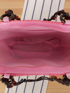Sac fourre-tout bohème en paille rose avec broderie étoile de mer et anses en bois