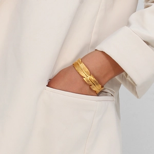 Minimalist 18K gold plated stainless steel open feather bangle for women in modern style