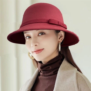 Cappello cloche elegante in feltro di lana rosso vino da donna con fiocco laterale