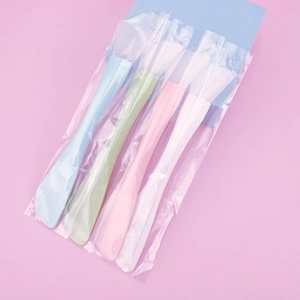 Set of 4 silicone face mask brushes in pastel colors with scraper tips for DIY skincare