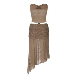 Ensemble haut bustier en dentelle marron avec nœud et jupe à ourlet asymétrique
