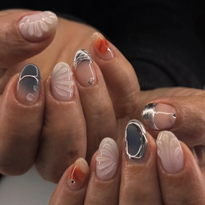 Faux Ongles À Presser Amande Courte Texture Coquille 3D Dégradé Bleu Marbre Orange Ligne Métallique Argent Strass Résine Manucure Pour Femmes