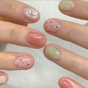 Minimalist Clover Polka Dot Press On Nails Sweet Fresh Style Glossy Short Square Fake Nails For Women