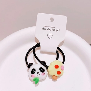 Detailansicht von süßen Panda Haargummis mit niedlicher nice day for girl Karte