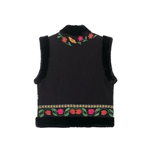 Damenweste in Schwarz mit Blumenstickerei und Kunstpelzbesatz im Ethno-Retro-Stil