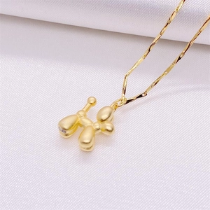 Macro shot of S925 gold-plated balloon dog pendant with matte finish and hallmark