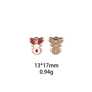 Detail view of 13x17mm red and gold reindeer alloy pendant showing both sides and weight