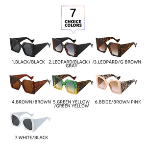 Matrix mit verschiedenen Farben der quadratischen Vintage-Sonnenbrille mit breiten Bügeln
