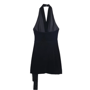 Mini abito sexy in velluto nero con scollo all'americana e frange laterali eleganti