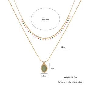 Spécifications détaillées de taille pour le collier double couche en acier à pendentif vert