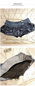 Detail von Low-Rise Denim-Rock mit zwei Goldknöpfen und integriertem Sicherheitsfutter