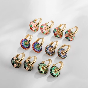 Set mit sechs Paar goldenen Emaille-Ohrringen mit Vintage-Blumenmustern im China-Stil