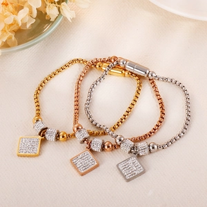 Bracelets en acier titane avec pendentif carré en cristal et chaîne de perles dorées