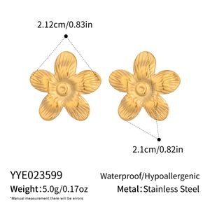 Detailed view of 18K gold plated stainless steel flower earrings with size and weight specs