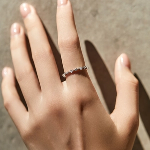 Exquisite S925 sterling silver geometric ring with shimmering diamonds on a female hand
