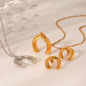 Elegant U-shaped gold and silver stainless steel necklace and earrings jewelry set