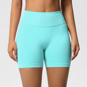 Détail d'un short de yoga sans couture taille haute bleu aqua avec ceinture large côtelée