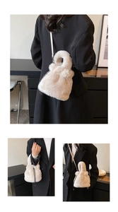 Sac seau chic en peluche blanc cassé avec texture douce en fausse fourrure