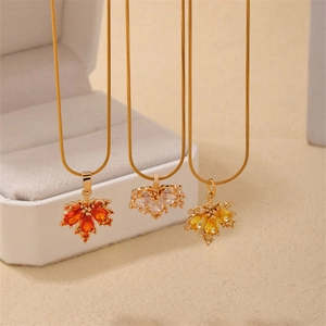 Minimalist Copper Maple Leaf Pendant Necklace For Women Elegant Snake Bone Chain With Rhinestone Fashion Niche Jewelry Gift