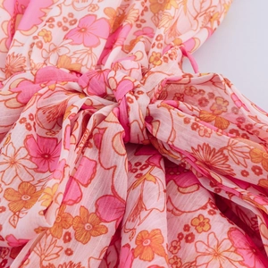 Abito floreale stile francese in chiffon a balze con lacci in vita e merletto