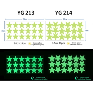 Detailed size chart for luminous star wall stickers showing day and night glow effects