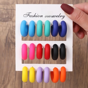Lot de 9 paires de boucles d'oreilles créoles en acrylique aux couleurs mates