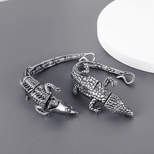 Punk vintage stainless steel crocodile bracelet with detailed scales and hinged design