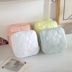 Set of 4 quilted cloud storage bags in macaron colors with zip closure and nylon fabric