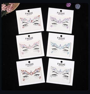 Ensemble détaillé de bijoux de visage en acrylique colorés pour maquillage de fête