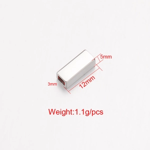 Detail of hollow rectangular stainless steel tube bead with 12x5x3mm dimensions and 1.1g weight