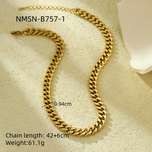 Macro view of gold Cuban link chain with dimensions 0.94cm width and 42+6cm length