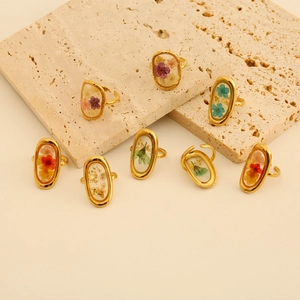 Adjustable gold stainless steel open rings with dried flowers and resin oval charms